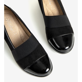 Sapatos pretos na cunha Bellissima 1