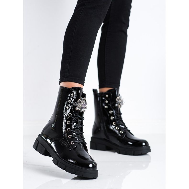 S. BARSKI Trabalhadores com um ornamento de cristal de S.BARSKI preto 1