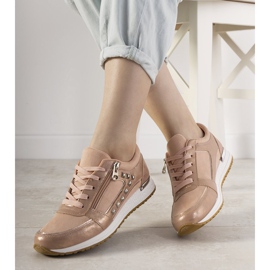 Tênis esportivos rosa decorado com tachas Daphne 1