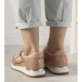 Tênis esportivos rosa decorado com tachas Daphne 2