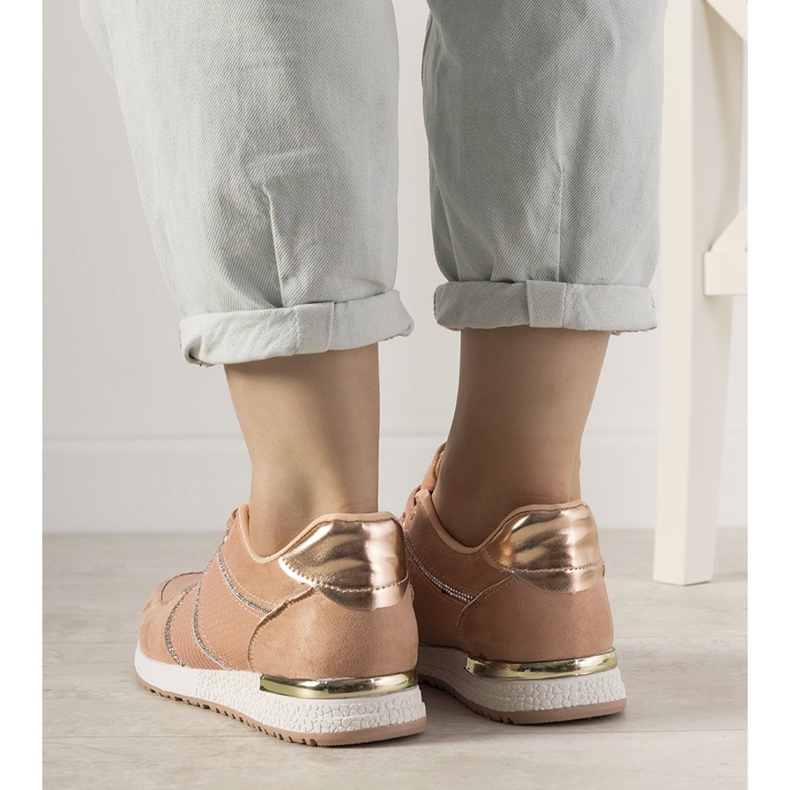 Tênis ecoma rosa com padrão de pele de cobra 1