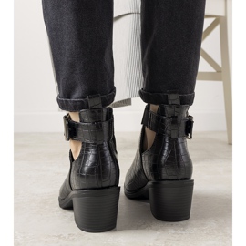 Botins pretos com recortes Moderniso 1