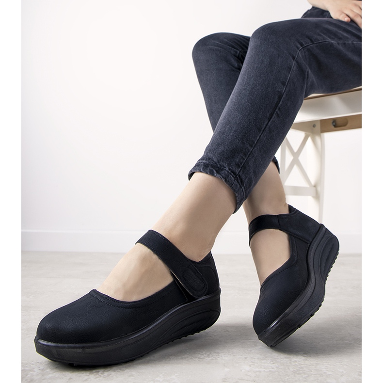 Sapatos pretos com sola grossa Lumen 1 Sapatos pretos com sola grossa Lumen 1