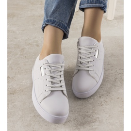 Tênis branco e prata da Boomshom 1