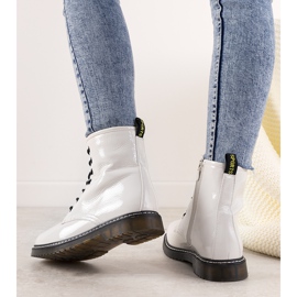 Botas laqueadas brancas femininas Peve branco 1