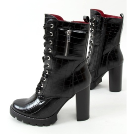 Botas no poste preto M530 Black Stone 1