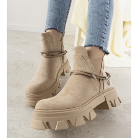 Botas bege com pulseira Fearless 1