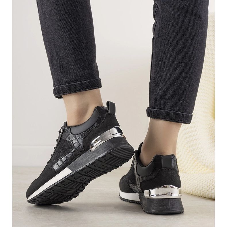 Tênis preto com tema de pele de crocodilo Zariza 1 Tênis preto com tema de pele de crocodilo Zariza 1