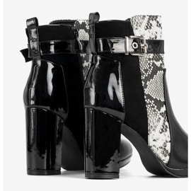 Botins pretos no poste Peggie 1