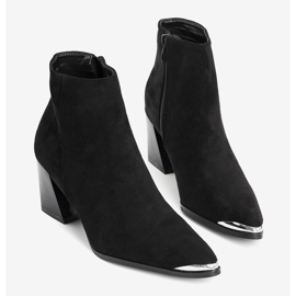 Botas femininas pretas Edith no poste preto 1