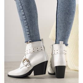Botas Jodhpur brancas com fivela e tachas Rubio branco 1 Botas Jodhpur brancas com fivela e tachas Rubio branco 1