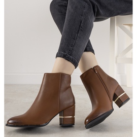 Botas clássicas marrons no post da Arteaga castanho 1