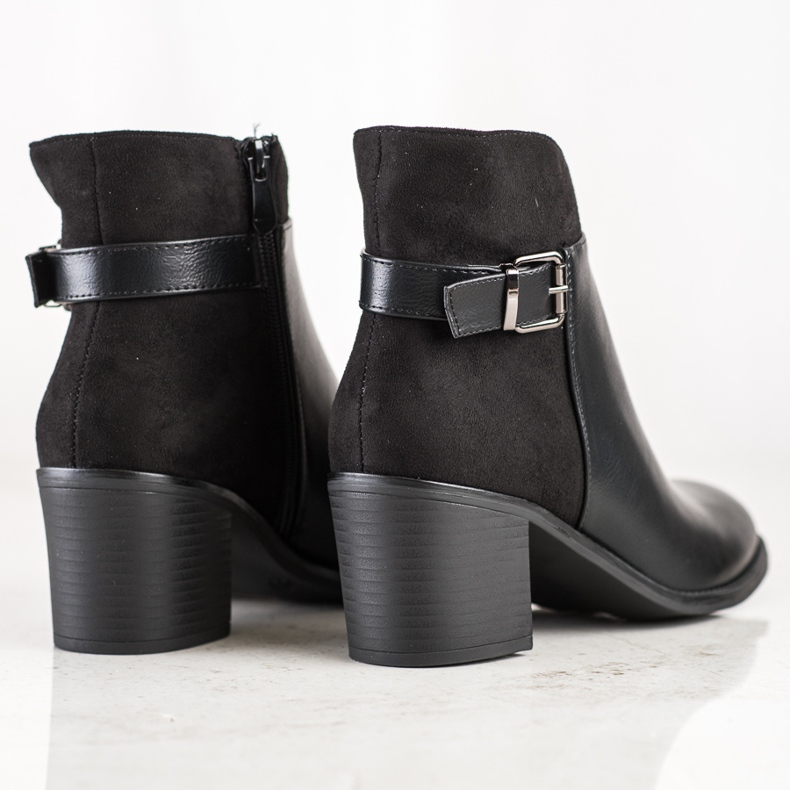 SHELOVET Botas pretas em um poste preto 1