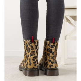 Botas marrons com um padrão de camuflagem da Emery castanho 1