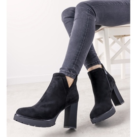 Botas pretas no posto do Bushido preto 1