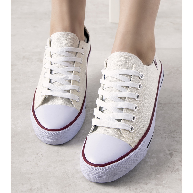 Tênis Guest brilhante de cor creme bege 1