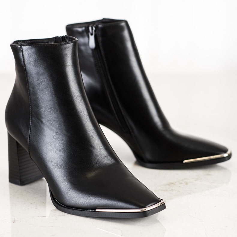 Seastar Botas elegantes em uma postagem preto 1
