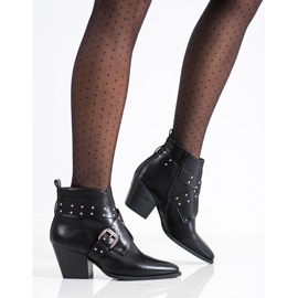 Lucky Shoes Botas de pedra no poste preto 1