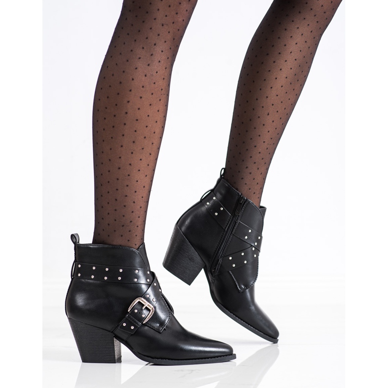 Lucky Shoes Botas de pedra no poste preto 1