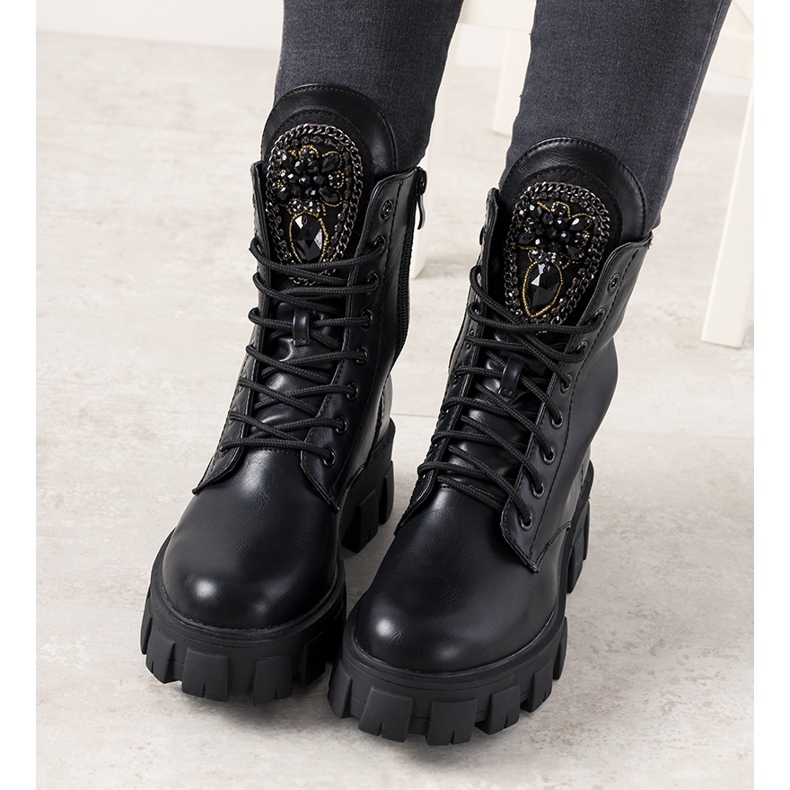 Caçadores pretos com língua romana decorativa 1 Caçadores pretos com língua romana decorativa 1