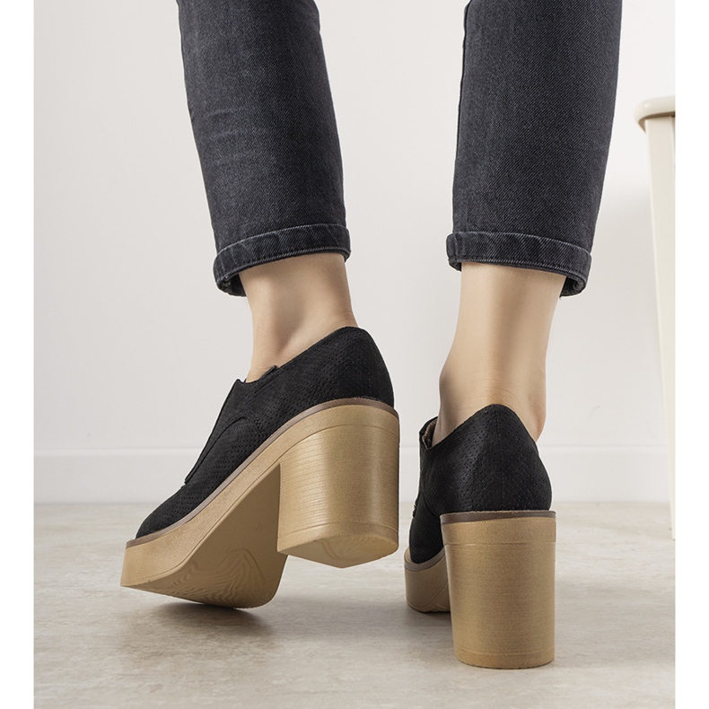 Botas de tornozelo pretas com atacadores no espigão Cascio preto 1