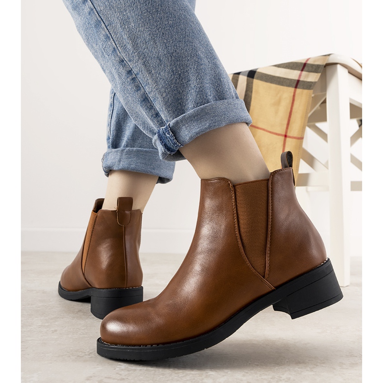 Botas rasas de camelo femininas Guliet castanho 1