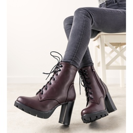 Botas femininas marrons com amarração no poste Najera vermelho 1 Botas femininas marrons com amarração no poste Najera vermelho 1