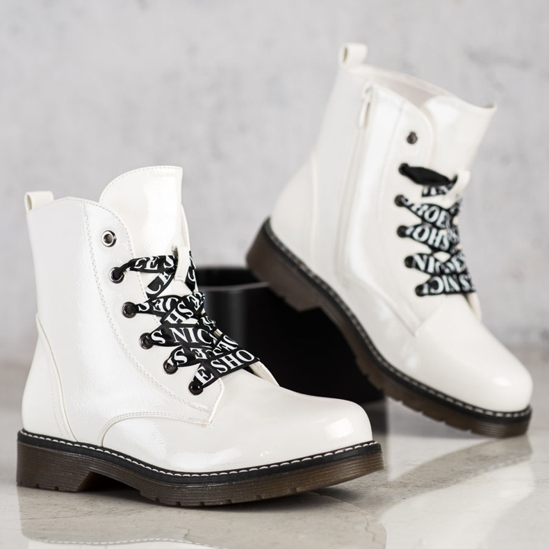 Botas Com Encadernação Decorativa VINCEZA branco 1 Botas Com Encadernação Decorativa VINCEZA branco 1