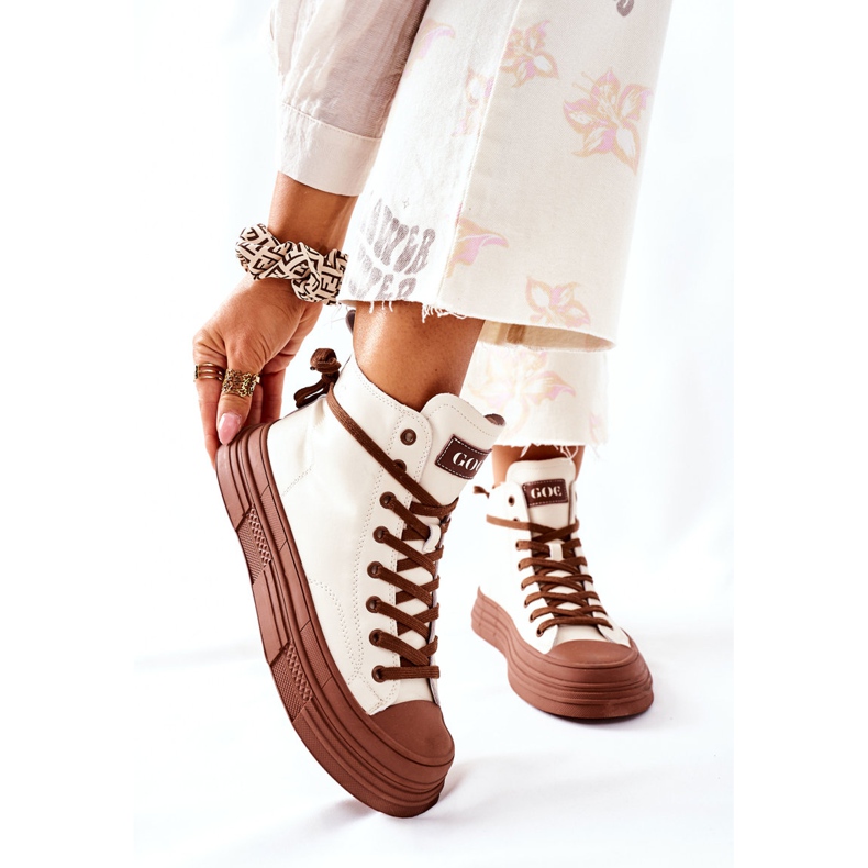Tênis com isolamento alto feminino GOE II2N4034 branco castanho 1 Tênis com isolamento alto feminino GOE II2N4034 branco castanho 1