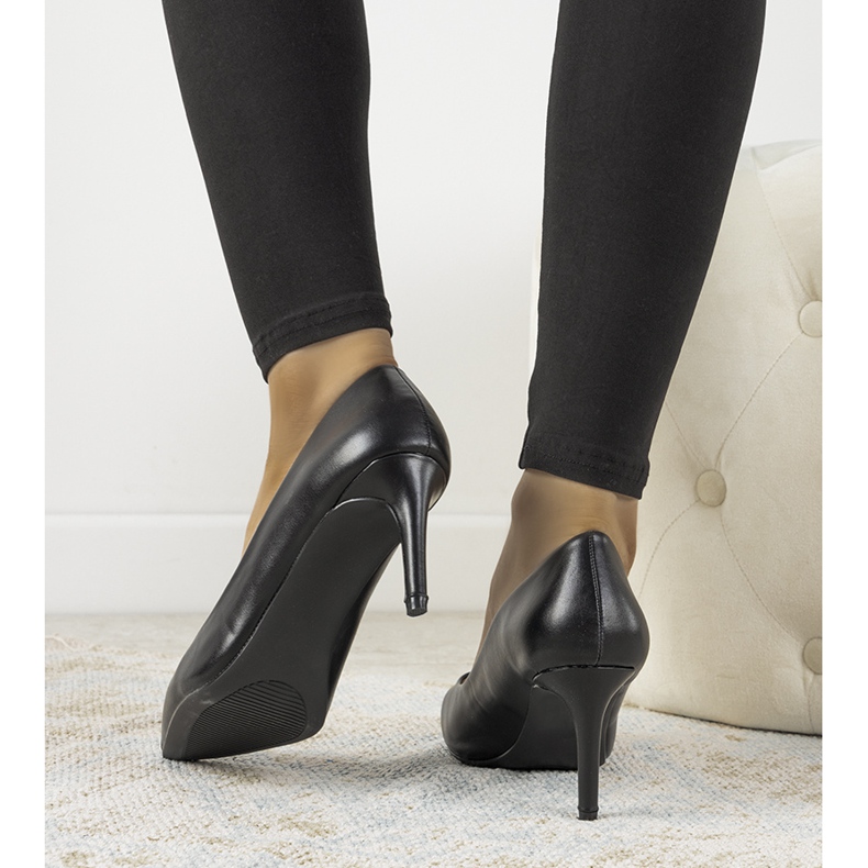 Sapatilhas clássicas pretas com salto agulha Isla preto 2