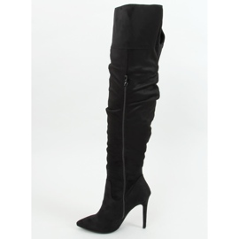 Botas pretas em um pino preto RF296 preto 1