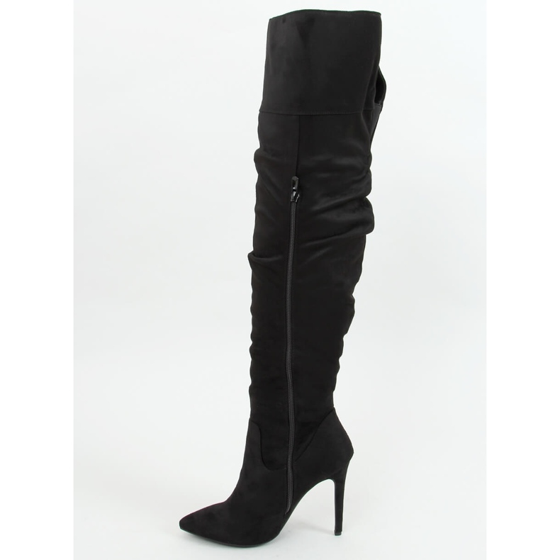 Botas pretas em um pino preto RF296 preto 1