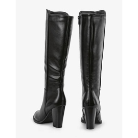 Botas pretas no post Monic preto 1 Botas pretas no post Monic preto 1