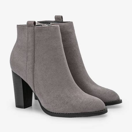 Botins cinza no poste Pinata 1