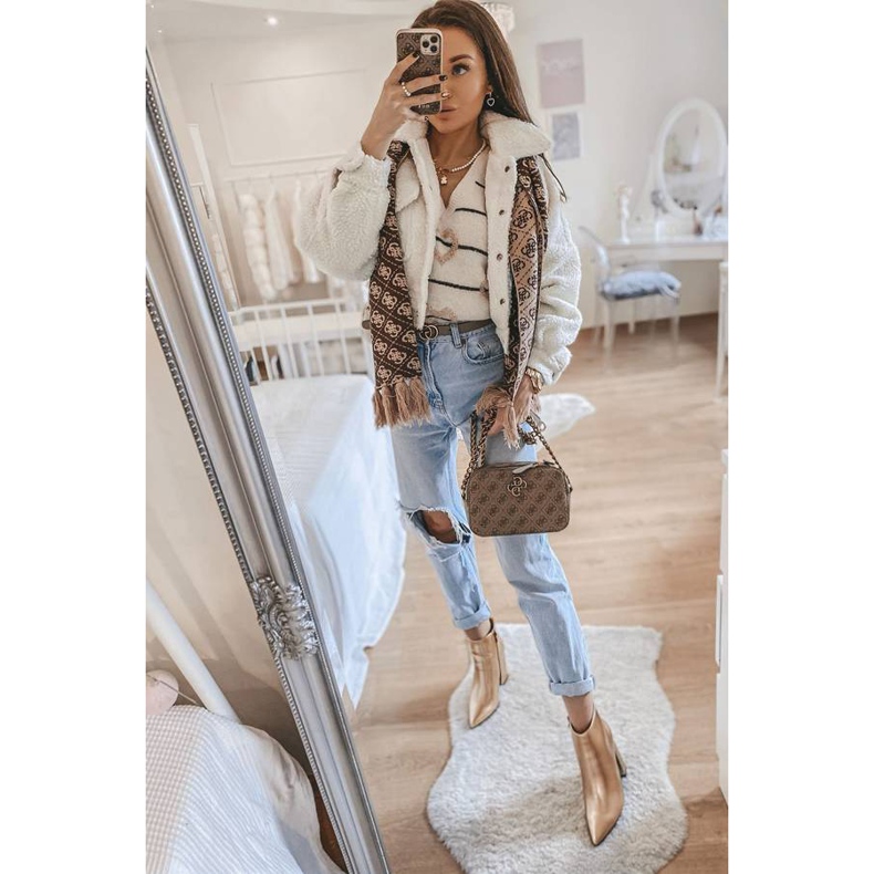 Botas douradas no poste Stomp dourado 1 Botas douradas no poste Stomp dourado 1