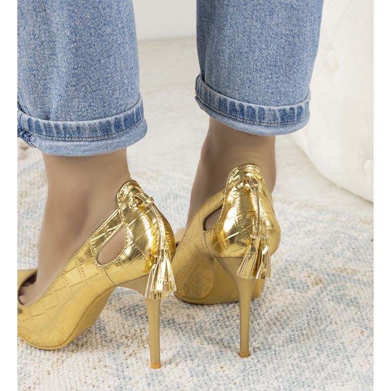 Alfinetes de ouro com recortes decorativos de Permewan dourado 1