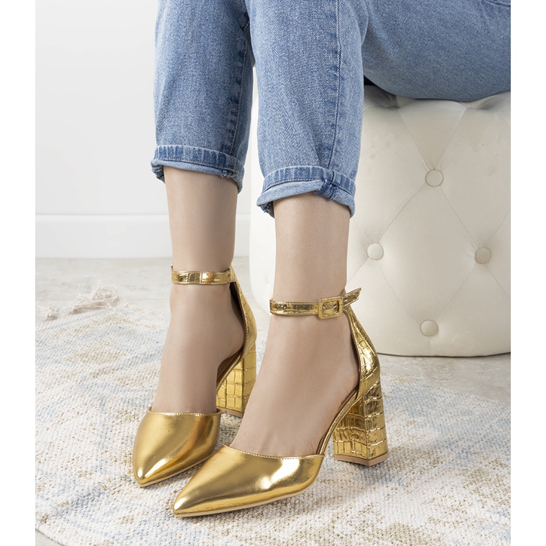 Bombas de ouro no pilar Ayers dourado 1