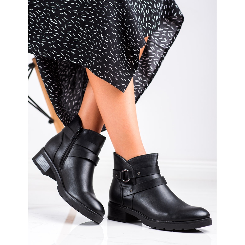 Clowse Botas casuais com cinto decorativo preto 1 Clowse Botas casuais com cinto decorativo preto 1