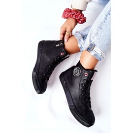 Tênis com isolamento feminino Cross Jeans preto alto II2R4009C 1 Tênis com isolamento feminino Cross Jeans preto alto II2R4009C 1