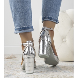 Bombas de prata no posto de Davies 1