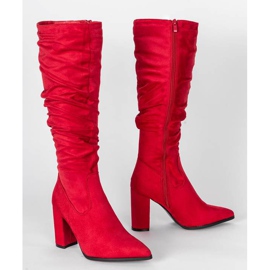 Botas vermelhas em um poste alto do Swing vermelho 1