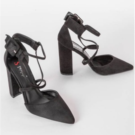 Bombas pretas no posto Piper preto 1