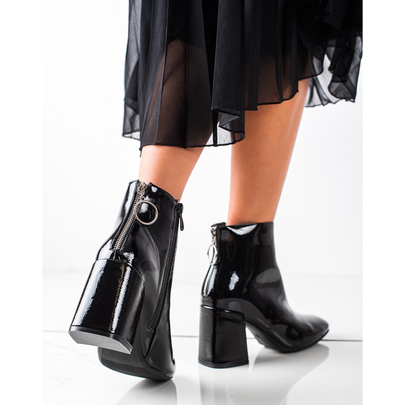 Lucky Shoes Botas laqueadas no poste preto 1