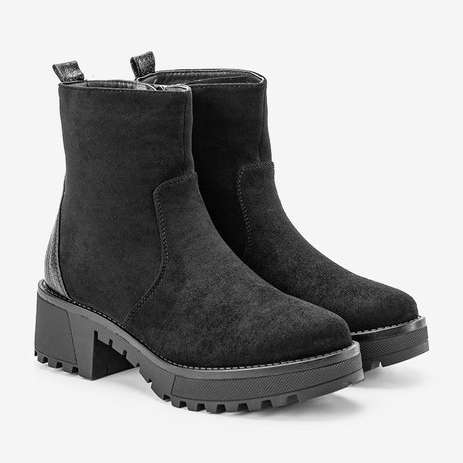 Botas pretas em um poste Atomic baixo preto 1