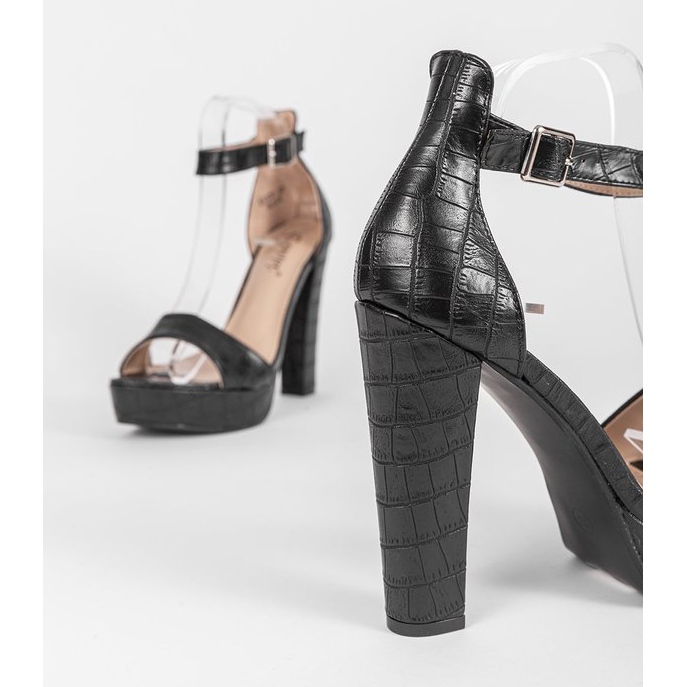 Sandálias pretas no posto Dolores preto 2