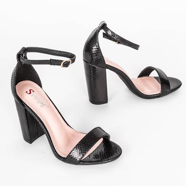 Sandálias pretas no poste Penelope preto 1