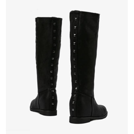 Botas pretas em uma cunha de Heis coberta preto 1