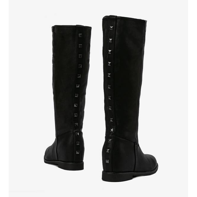 Botas pretas em uma cunha de Heis coberta preto 1