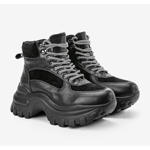 Tênis preto na plataforma Big City Girl 1