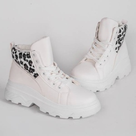 Botas com estampa de leopardo animal em branco 1
